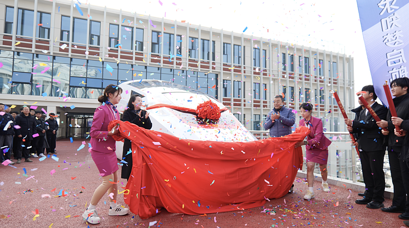 西安交通工程学院车辆结构实训室模型车“和谐号”“复兴号”落成启用！